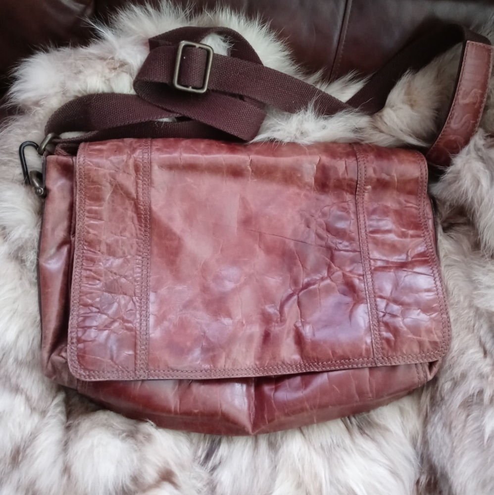 Fossil Leather Messenger Laptop Bag. Authentic Leather